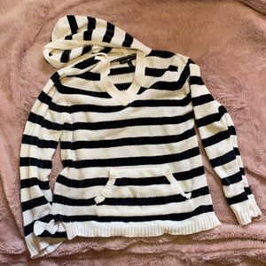Black and white polyester sweater